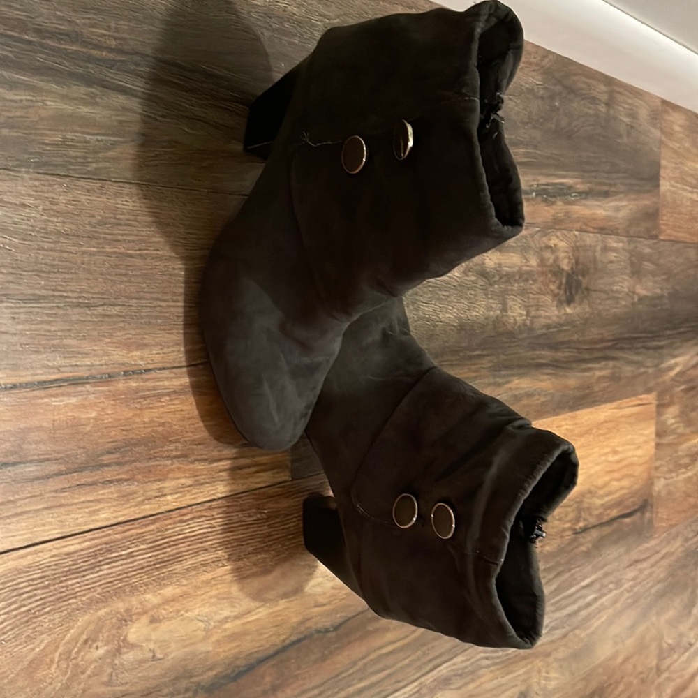 Covington 9 zip ankle boot with heel.
